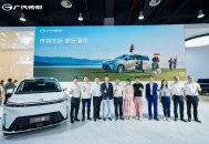 全新一代传祺向往 E8 PHEV 亮相华南国际车展