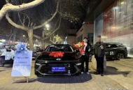 外甥提车，发自内心的开心