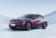 五菱神车惠后4.28万，续航1100km，油耗3.98L