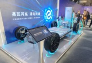 比亚迪又发“王炸”技术！闪充5分钟，续航400公里