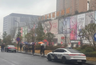 直击问题车展与315晚会，一场雨雪中的围追堵截