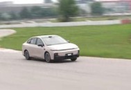 10万级后驱零跑B01：惊喜赛道表现，实力超预期